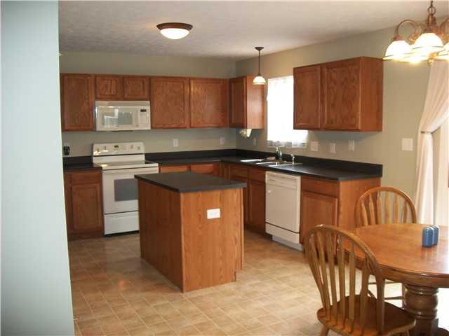 1352 Fall Ridge Drive Brownsburg, IN 46112 - Photo 2 of 18