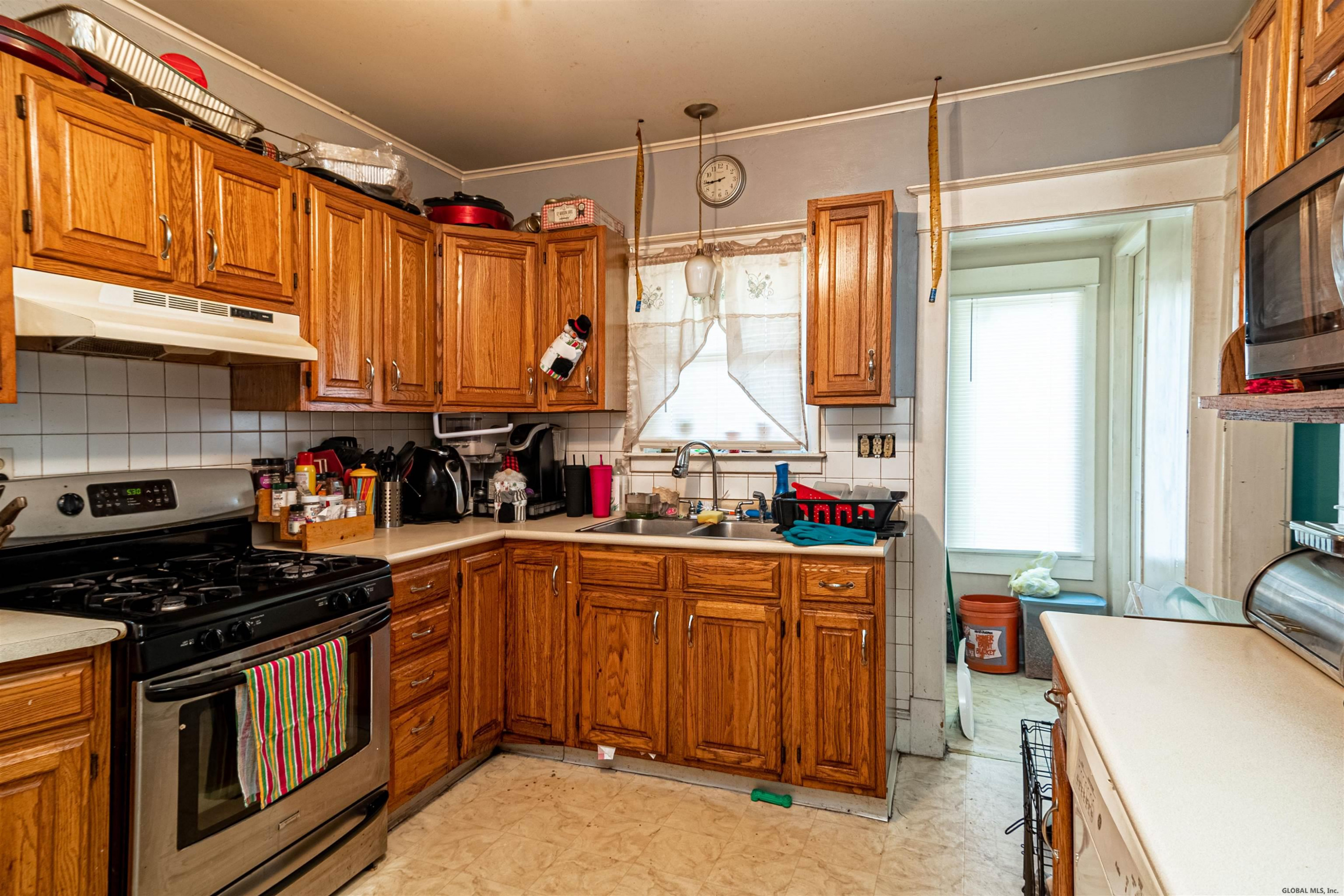 138 Manchester Road Schenectady, NY 12304 - Photo 9 of 24 Photo 9