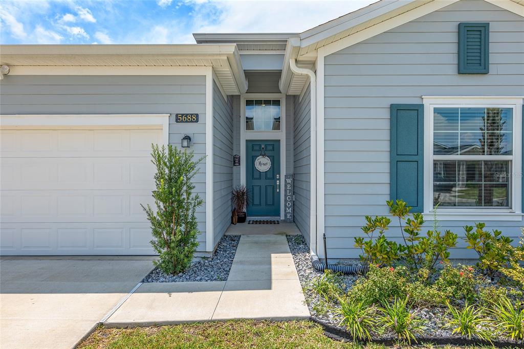 5688 Southwest 92nd Place Ocala, FL 34476 - Photo 4 of 54 a front view of a house with garden