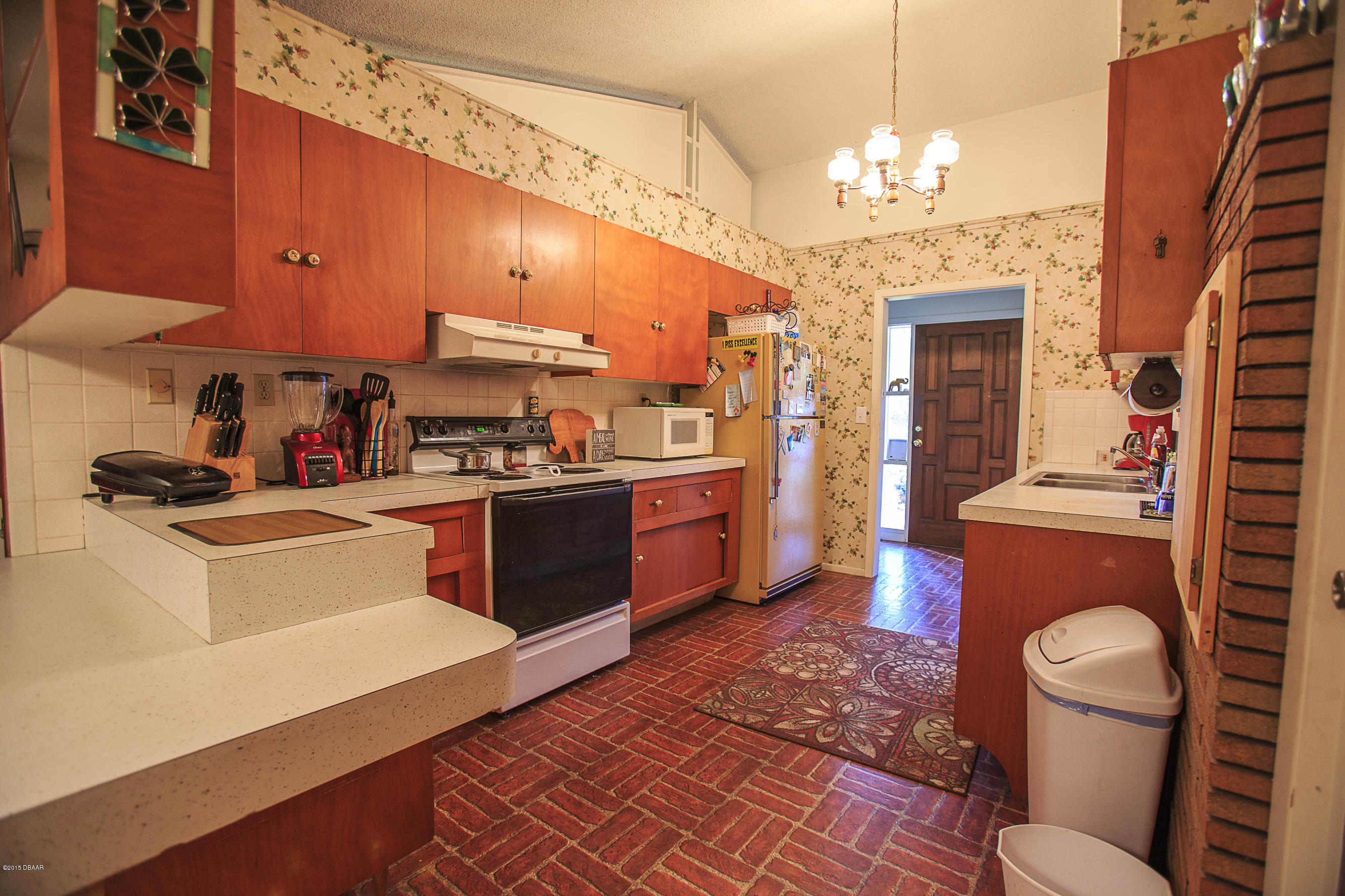 840 Pineapple Road South Daytona, FL 32119 - Photo 5 of 11 Kitchen