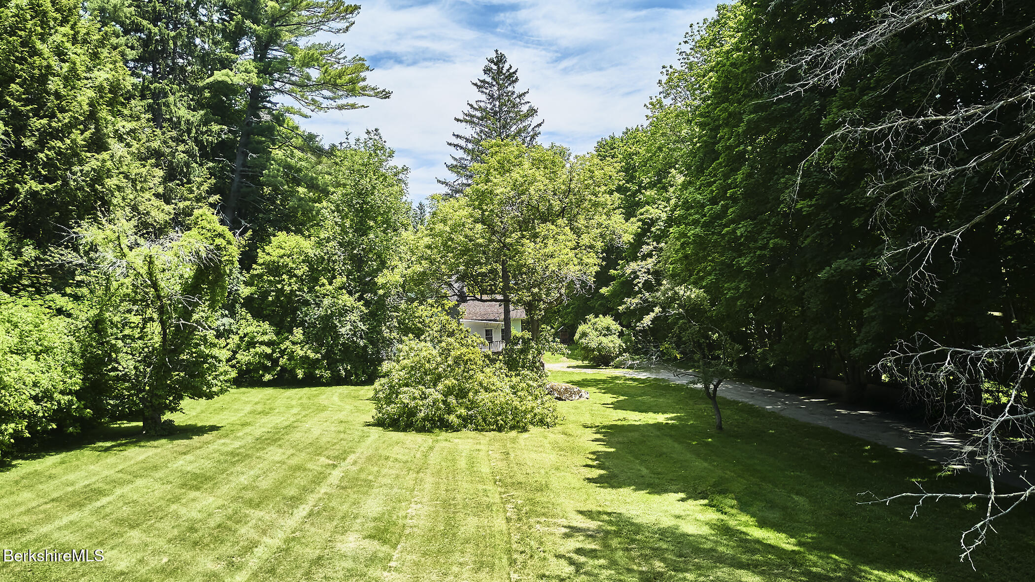 10 Prospect Hill Road Stockbridge, MA 01262 - Photo 12 of 39 Driveway twd house