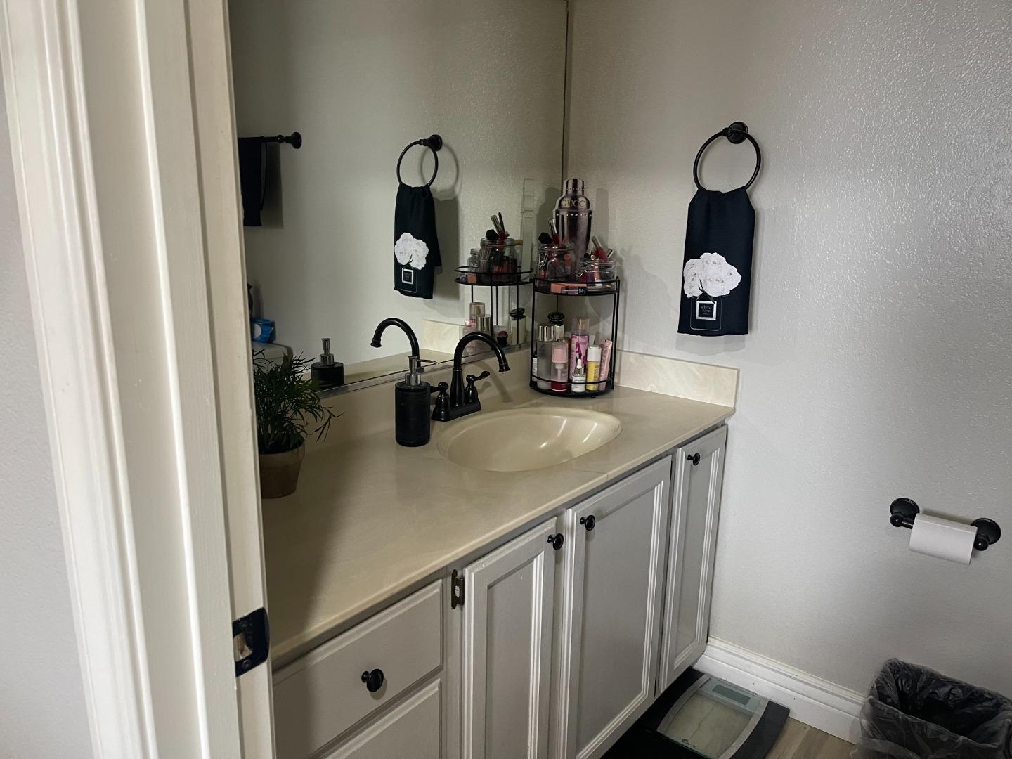 801 Nash Road, Unit E7 Hollister, CA 95023 - Photo 18 of 23