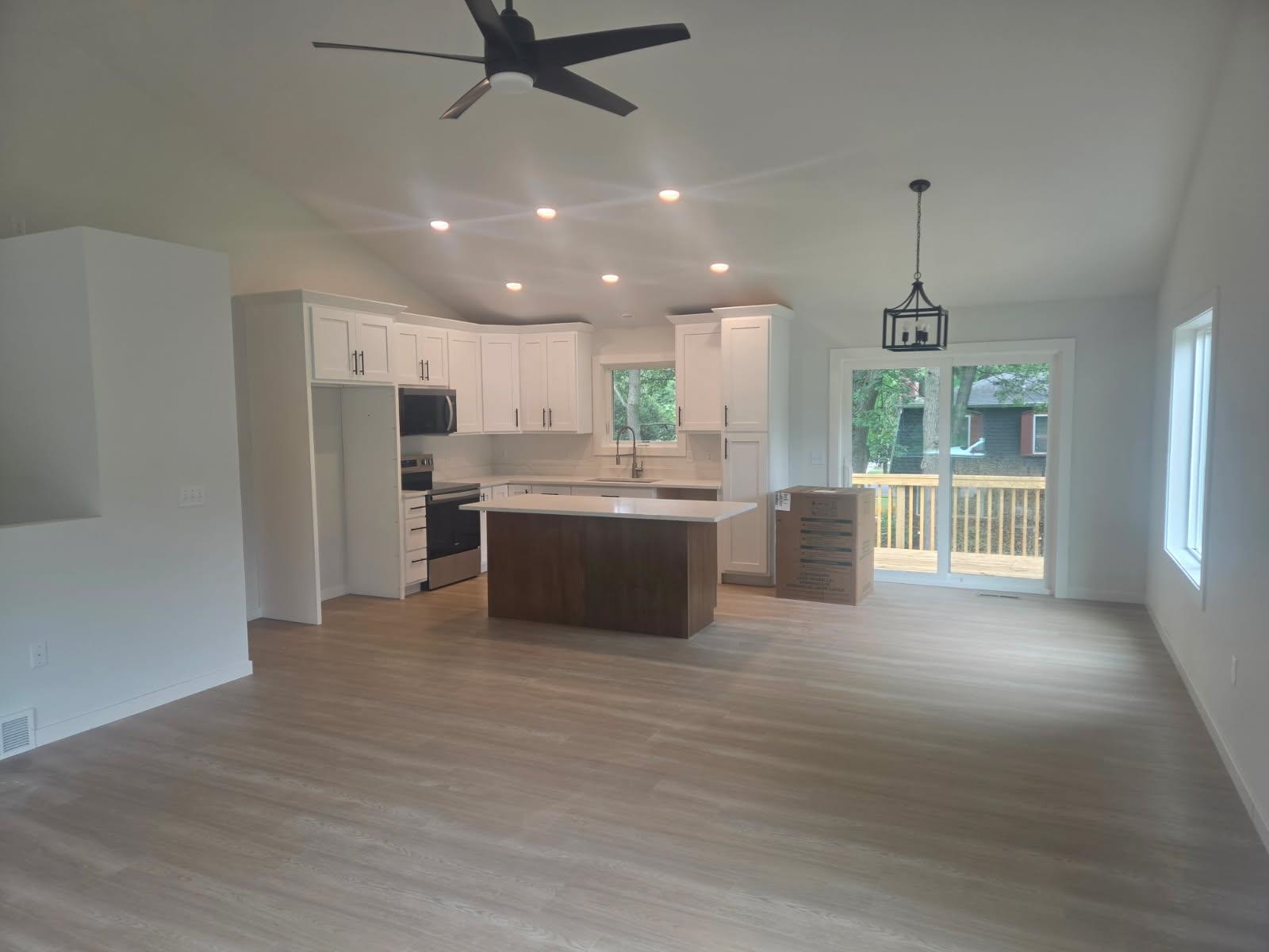 567 Ridge Street Reedsburg, WI 53959 - Photo 3 of 15