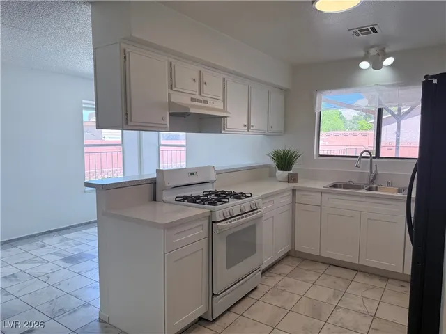 $2,400 | 5600 Grossmont Avenue, Las Vegas, NV 89110