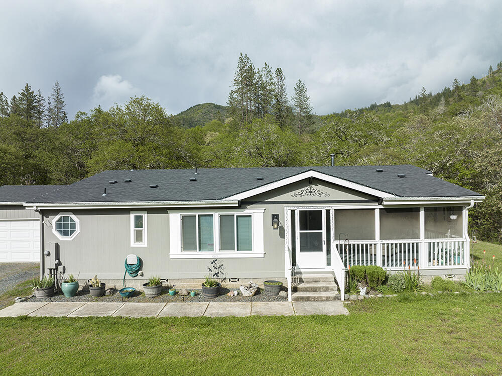 3336 Wards Creek Road Rogue River, OR 97537 - Photo 2 of 35 1