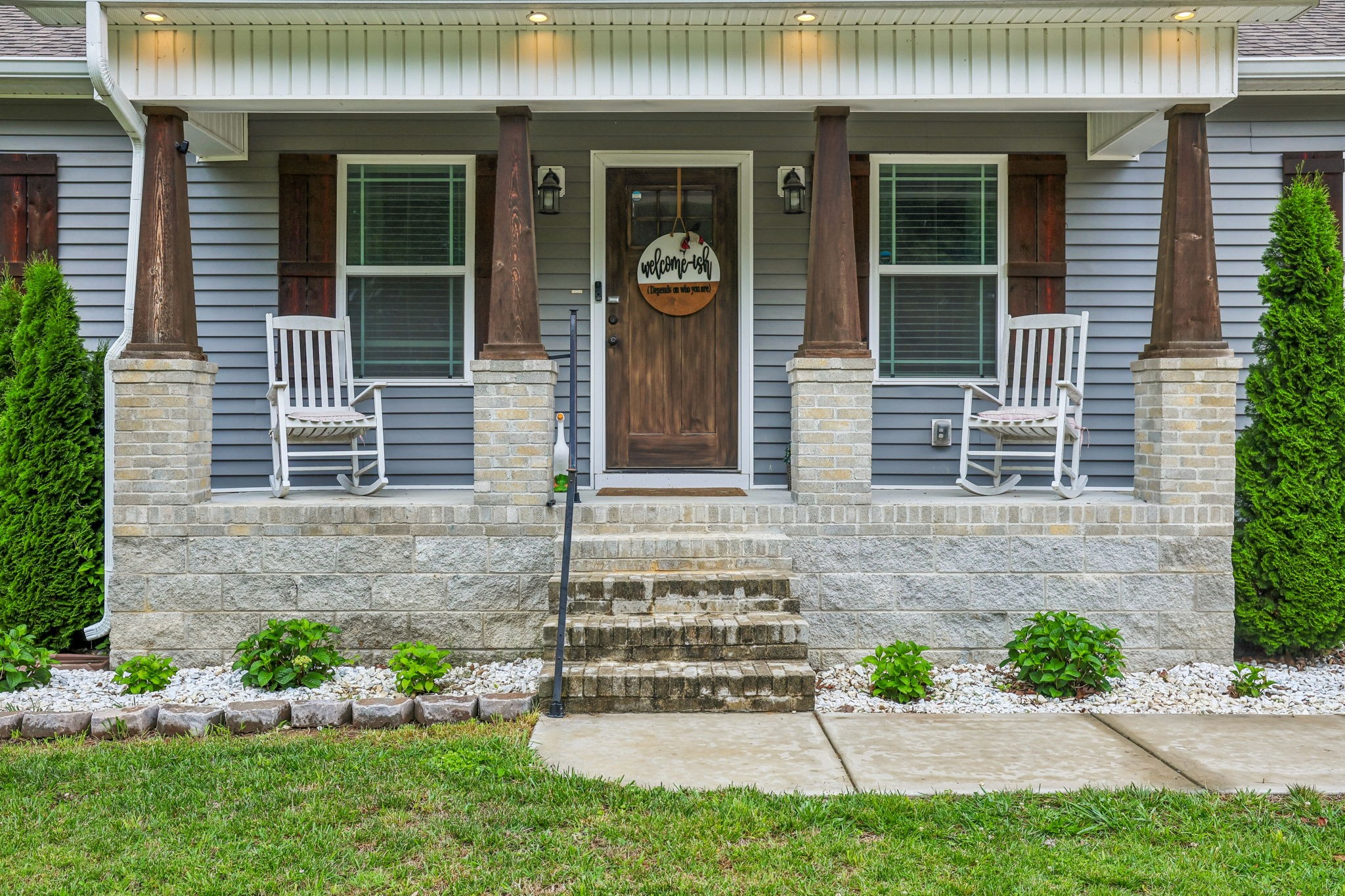 1546 South Spring Street Manchester, TN 37355 - Photo 7 of 53 a front view of a house with garden