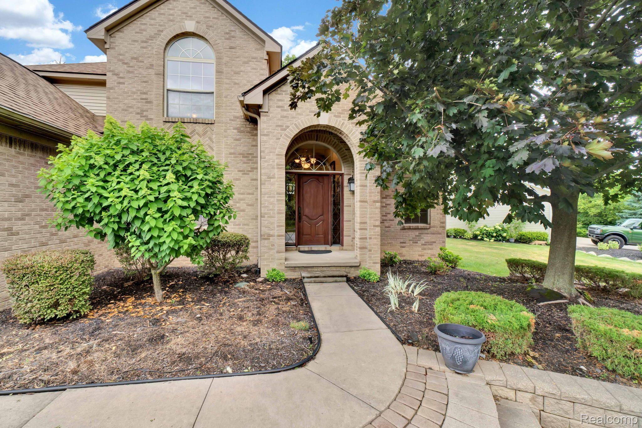 109 Chestnut Ridge Walled Lake, MI 48390 - Photo 1 of 54 Gallery Image 1