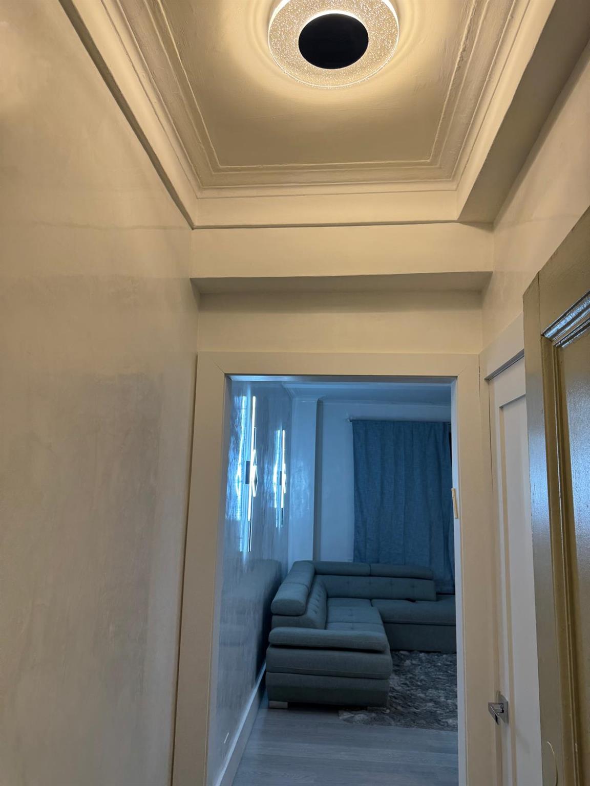 595 West End Avenue, Unit 3D Manhattan, NY 10024 - Photo 26 of 28 Corridor with crown molding