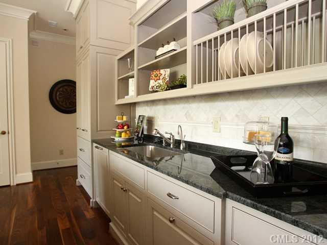 184 Cherokee Road, Unit F Charlotte, NC 28207 - Photo 6 of 16 Gallery Image 6