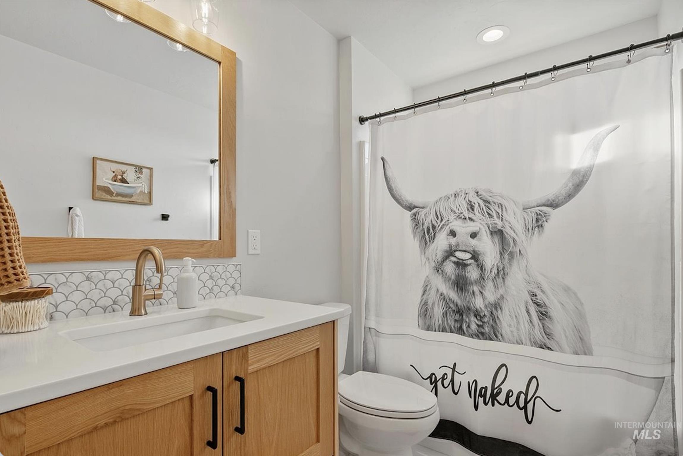 4150 East Fratello Street Meridian, ID 83642 - Photo 31 of 47 Full bathroom featuring vanity and shower / bath combo