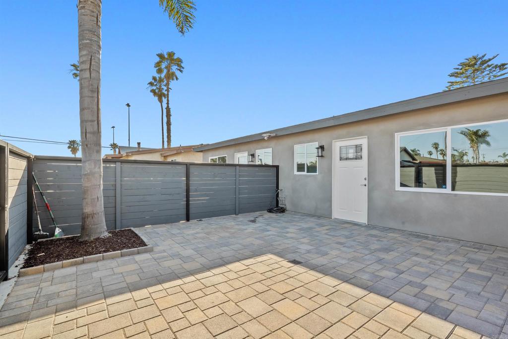 1506-08 East Higgins St  