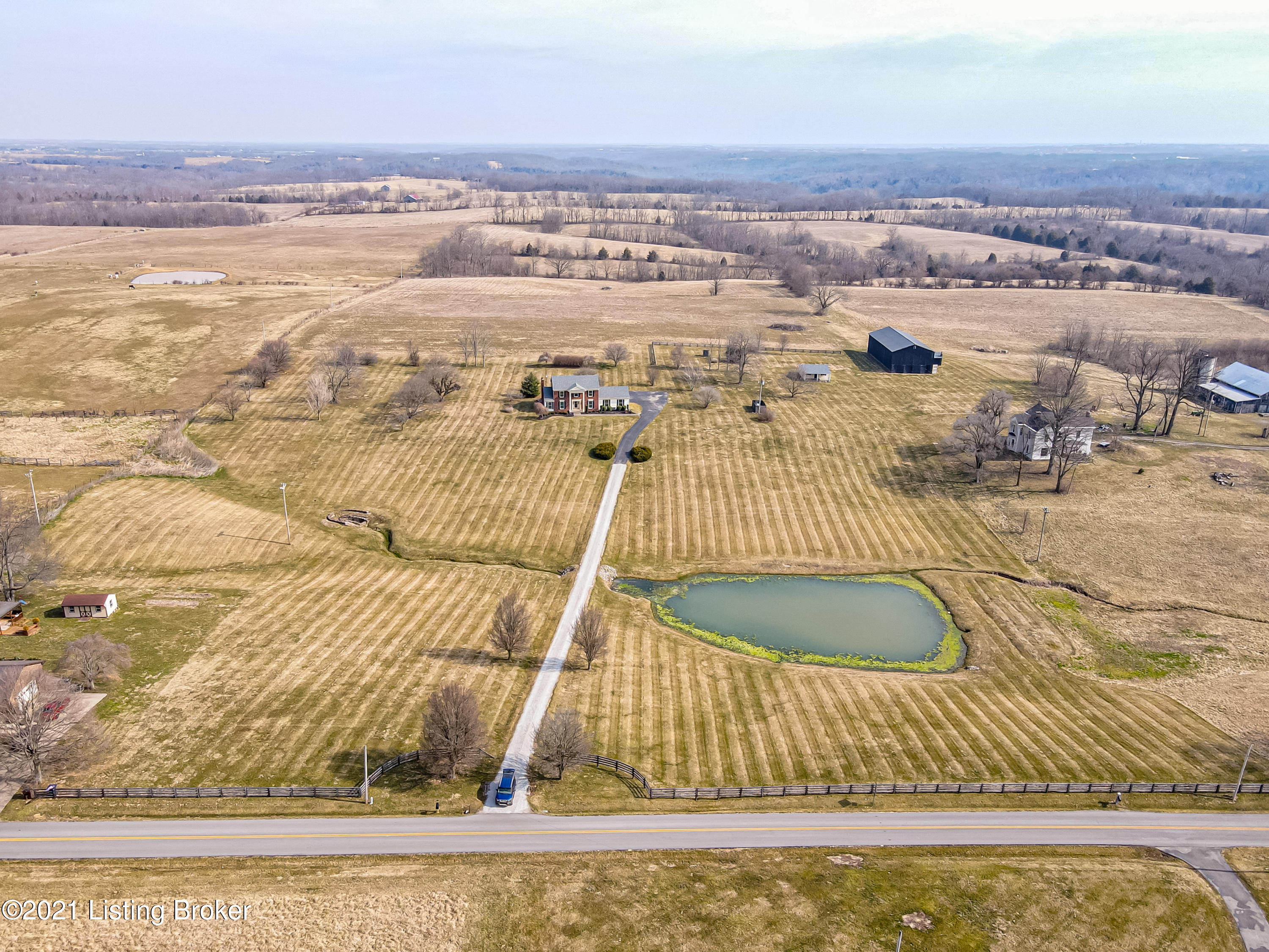 2574 South Property Road Eminence, KY 40019 - Photo 4 of 60 4