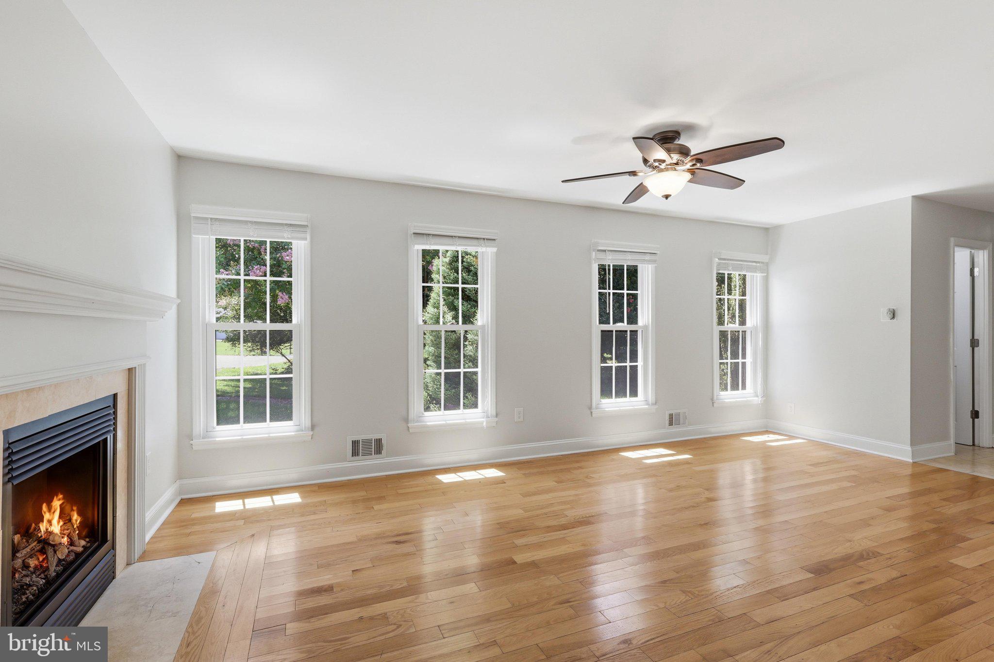 12348 Coleraine Court Reston, VA 20191 - Photo 17 of 56 Family room
