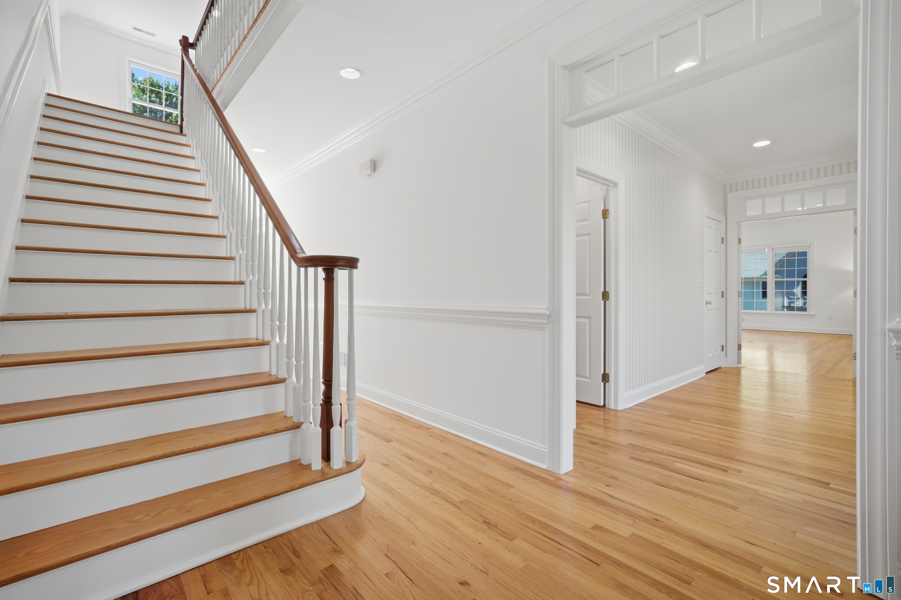 254 Sherwood Farm Road Fairfield, CT 06824 - Photo 4 of 36