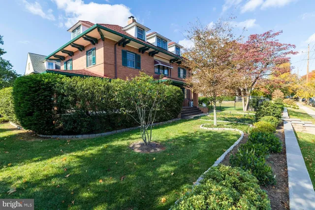 $899,000 | 3001 West Queen Lane, Philadelphia, PA 19129