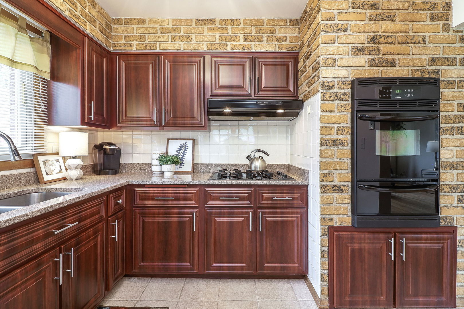 538 Clayton Road Hillside, IL 60162 - Photo 2 of 30