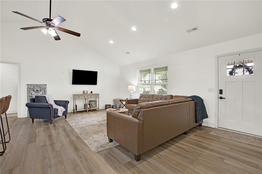 210 Madison Drive Southwest Calhoun, GA 30701 - Photo 6 of 31