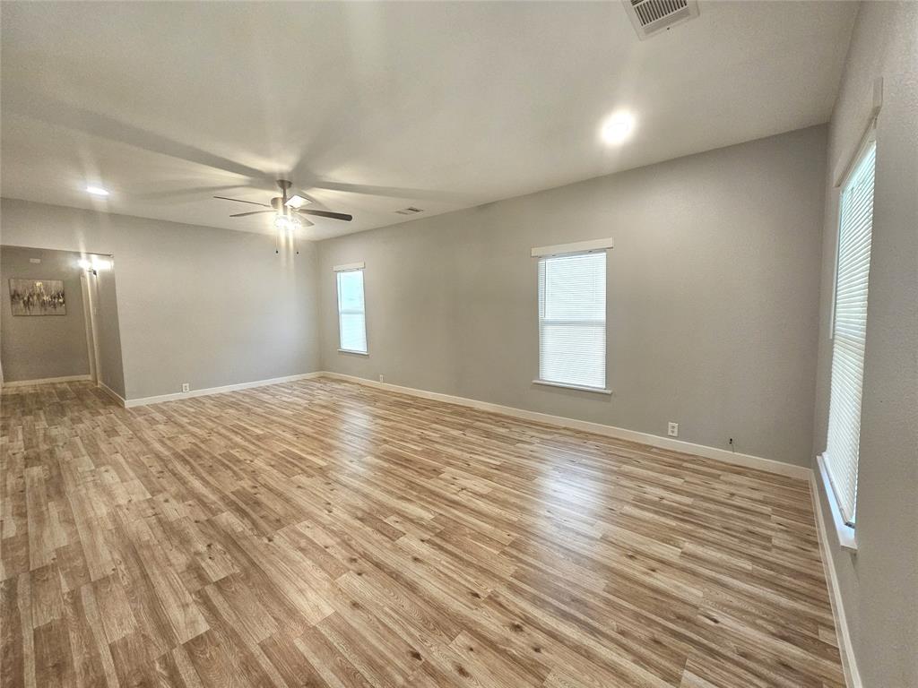 327 East Hull Street Denison, TX 75021 - Photo 4 of 35
