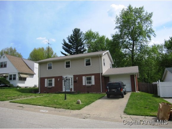 1716 West Governor Street Springfield, IL 62704 - Photo 1 of 11 Gallery Image 1