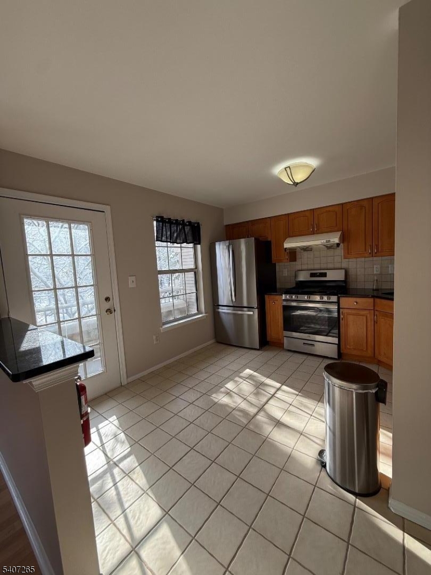 2710 Packer Court Bridgewater, NJ 08807 - Photo 8 of 29