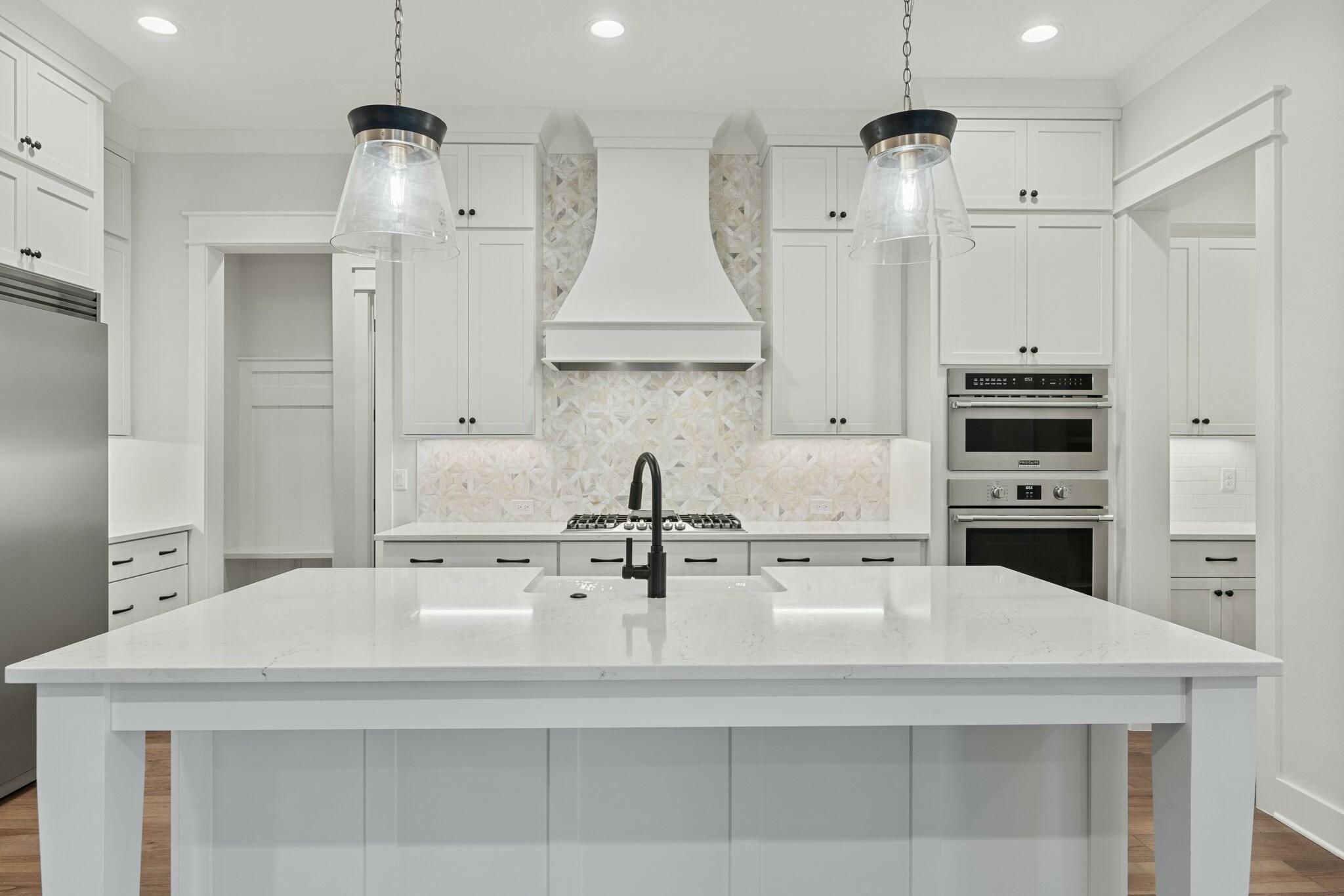 57 Revana Way Freeport, FL 32439 - Photo 22 of 28 57 Revana Way Kitchen isaland close