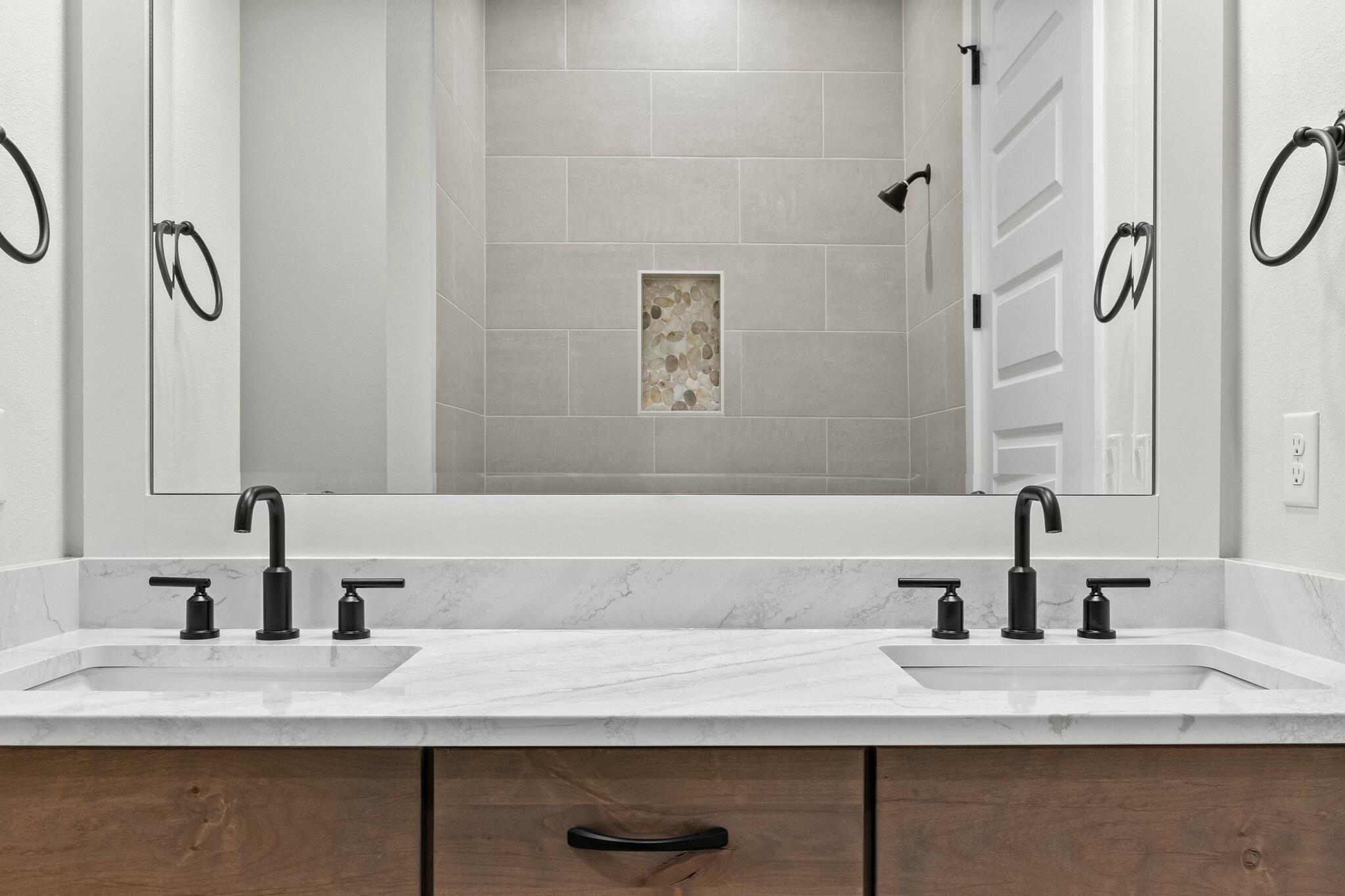 57 Revana Way Freeport, FL 32439 - Photo 32 of 38 57 Revana Way Guest bath