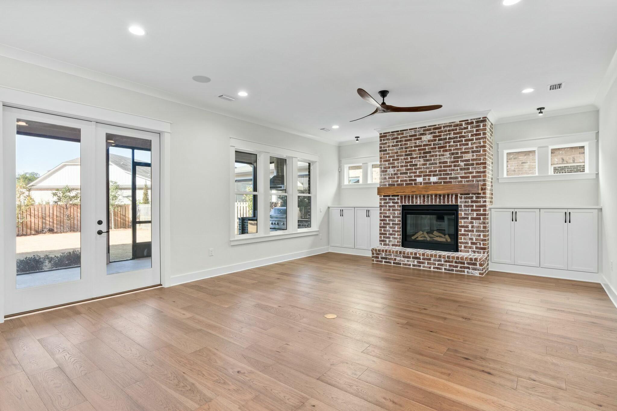57 Revana Way Freeport, FL 32439 - Photo 9 of 38 57 revana Way Living room