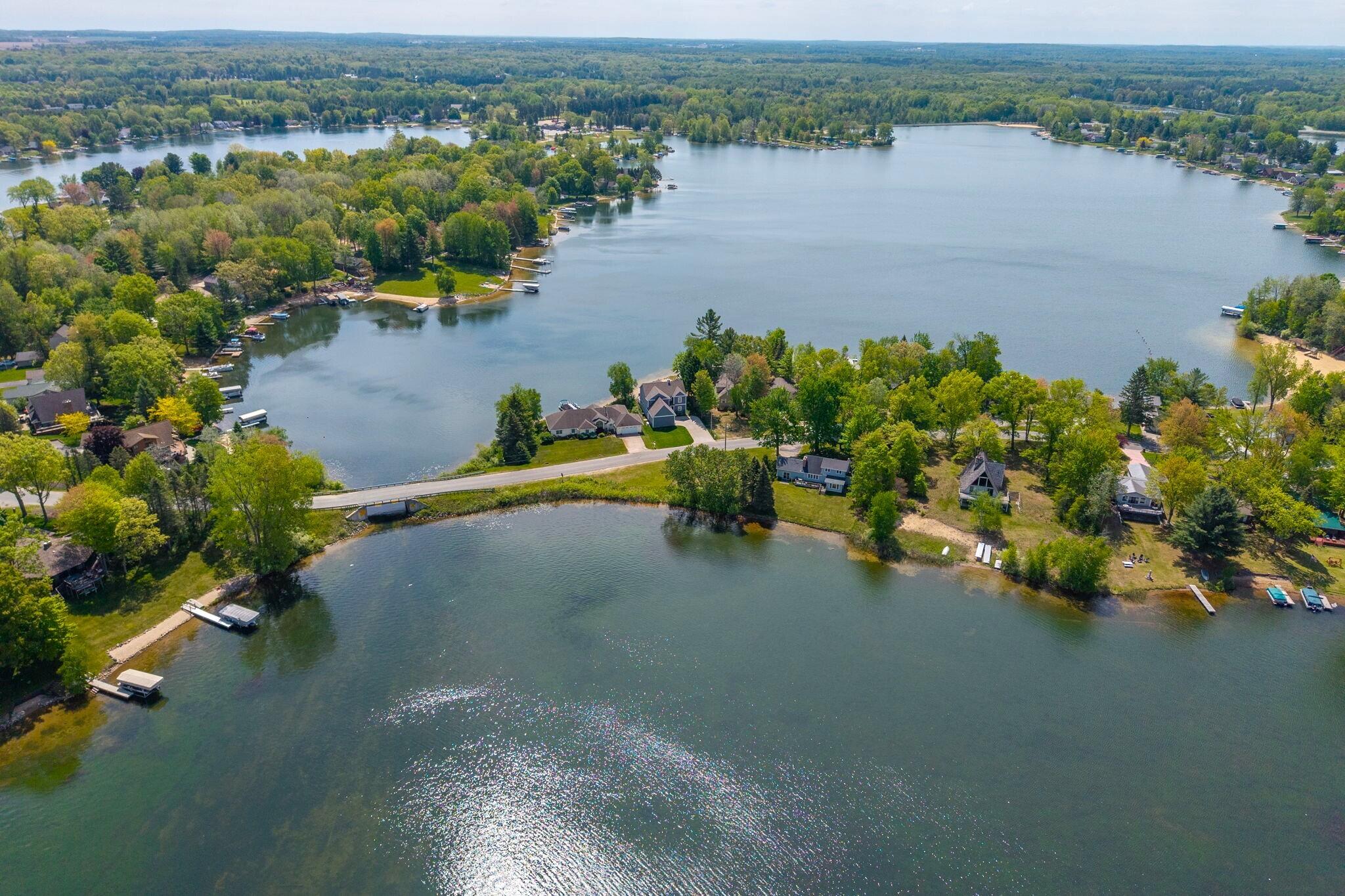 7914 West Royal Road Canadian Lakes, MI 49346 - Photo 6 of 33 4-web-or-mls-DJI_20250528235904_0788_D-E