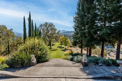 $1,800,000 | 241 Henry Station Road, Ukiah, CA 95482