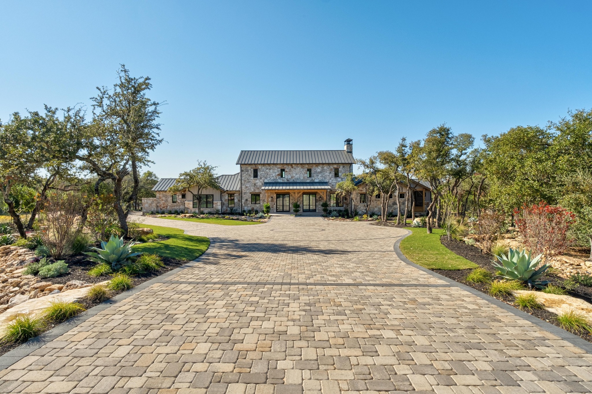 a view of house with yard and trees in the background