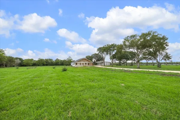 $650,000 | 1935 Willow Road, Wallis, TX 77485