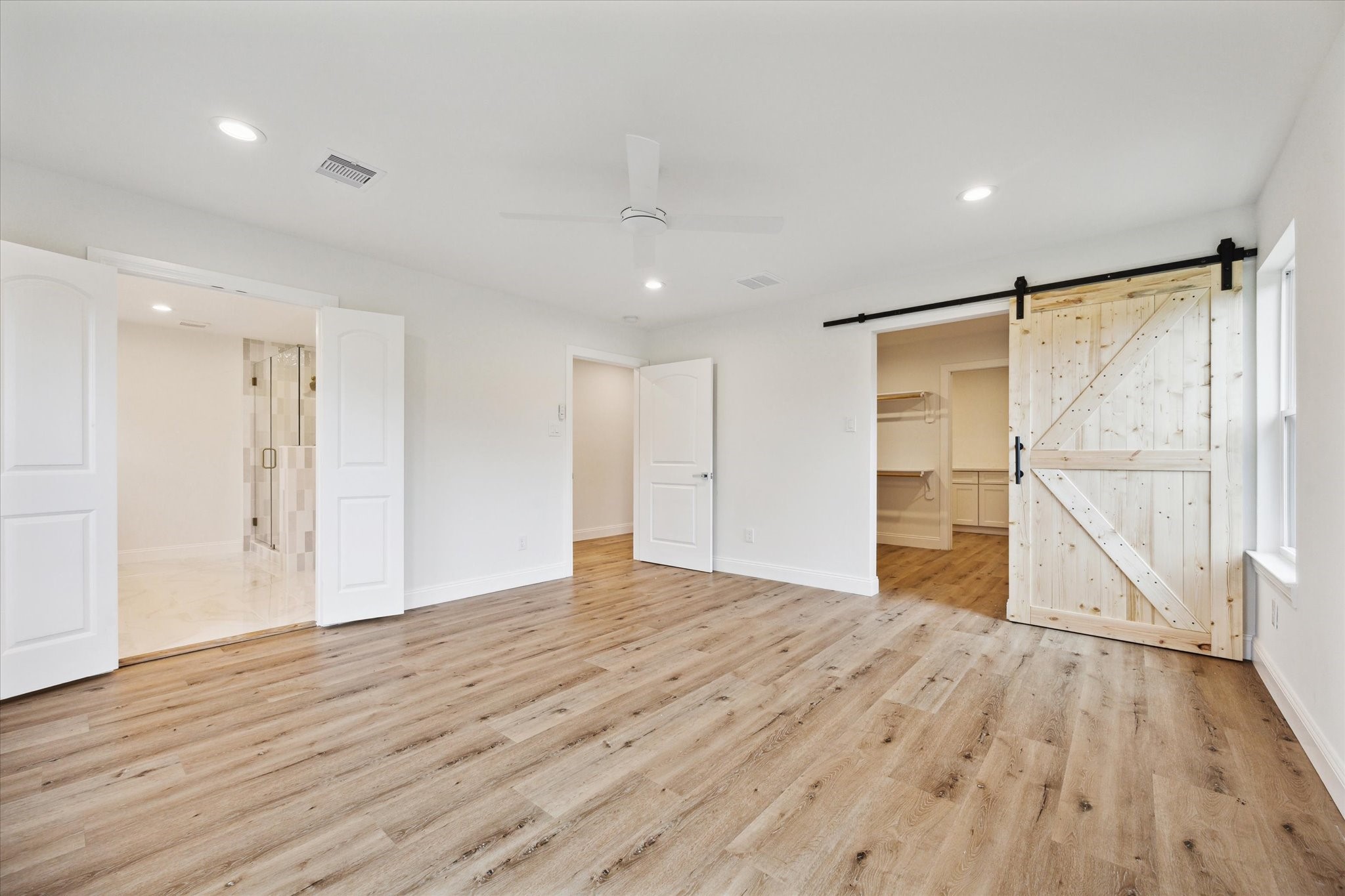 1935 Willow Road Wallis, TX 77485 - Photo 16 of 34 a view of empty room with wooden floor and entryway