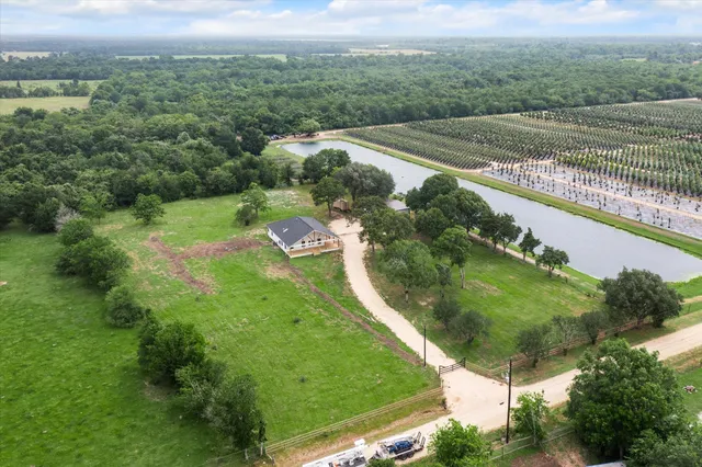 $699,999 | 1935 Willow Road, Wallis, TX 77485