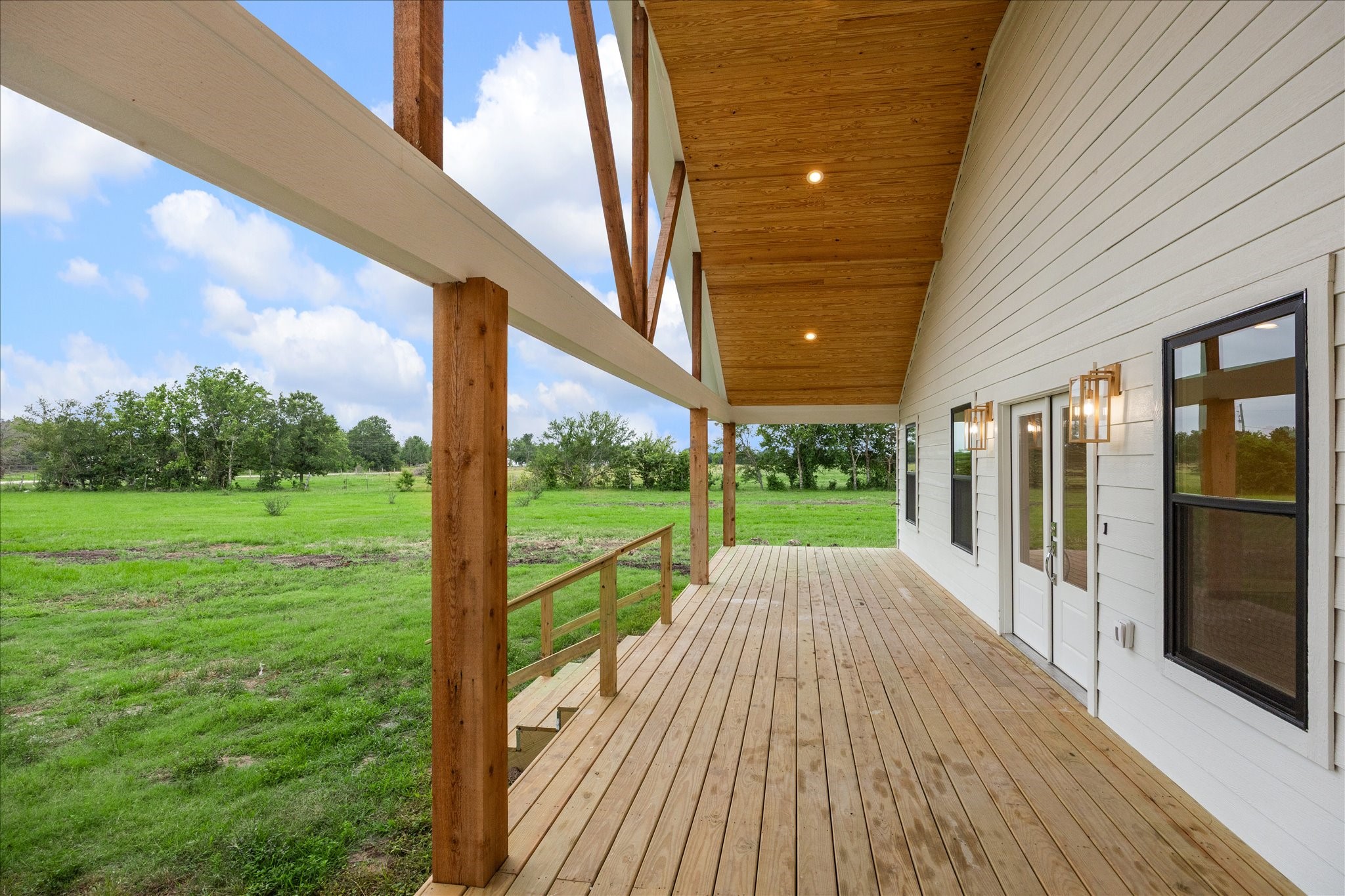 1935 Willow Road Wallis, TX 77485 - Photo 5 of 34 a view of porch with a garden