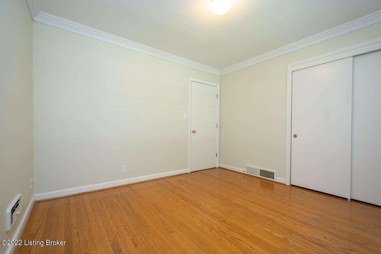 8604 Charing Cross Road Louisville, KY 40222 - Photo 20 of 57 Bedroom