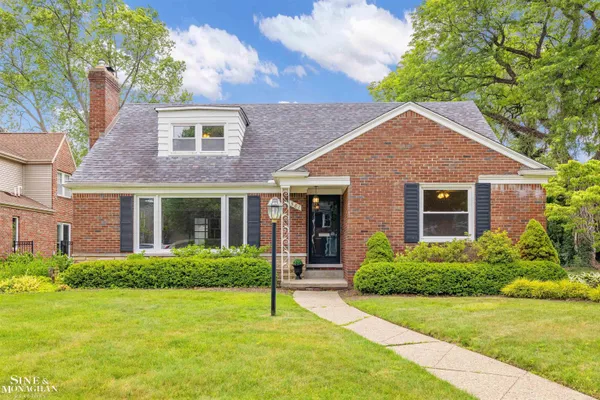 $459,000 | 581 Hampton Road, Grosse Pointe Woods, MI 48236