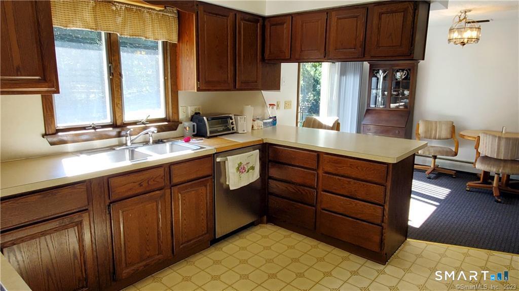 32 Fernridge Road West Hartford, CT 06107 - Photo 7 of 22 Gallery Image 7