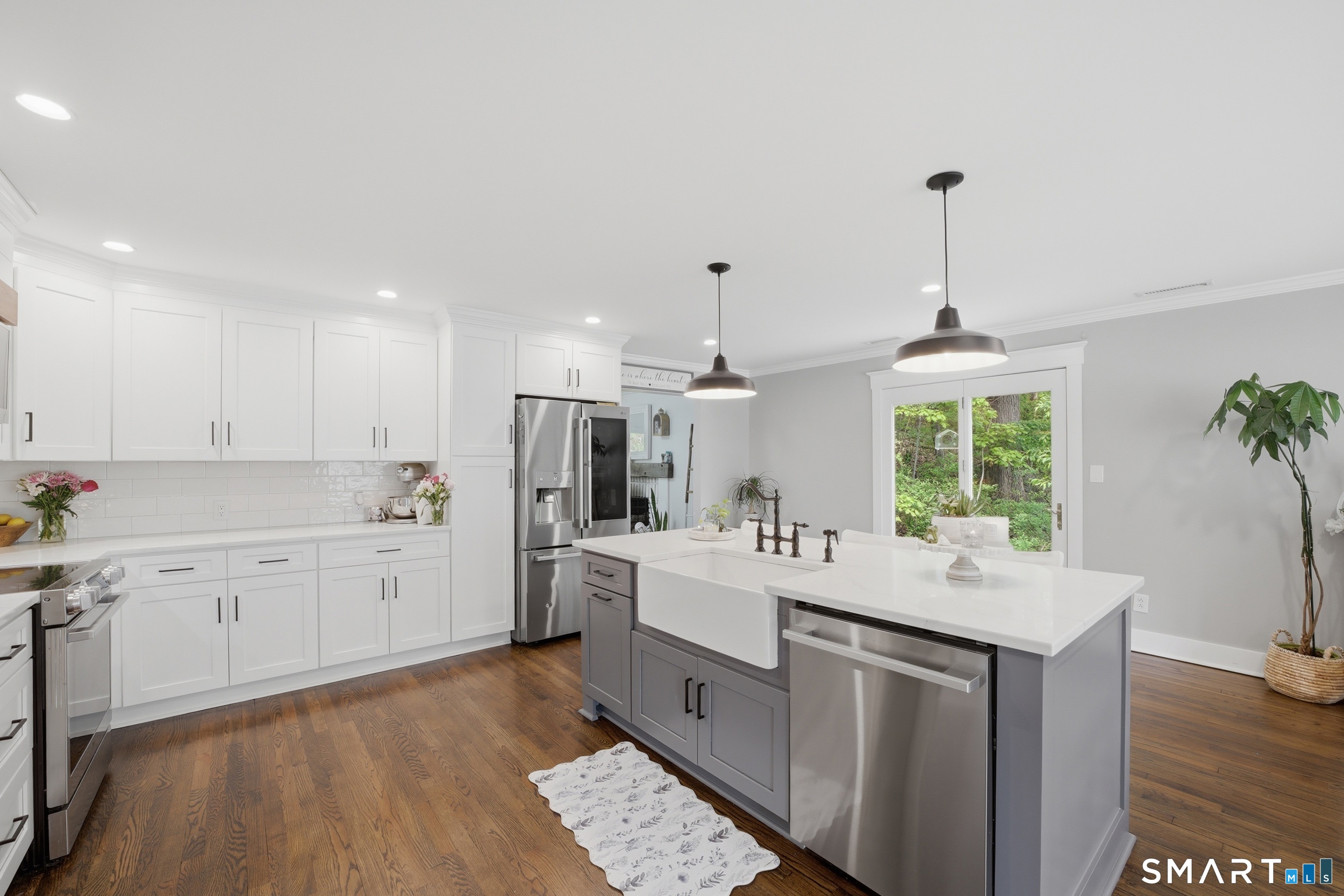 19 Eastwood Road Norwalk, CT 06851 - Photo 2 of 21