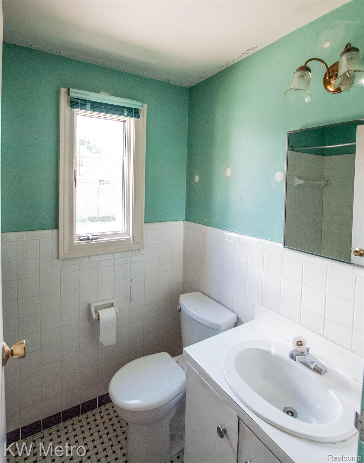 1948 Graefield Road Birmingham, MI 48009 - Photo 9 of 13 Second Floor Full Bath