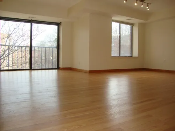 $3,500 | 1243 Beacon Street, Unit 3C, Brookline, MA 02446