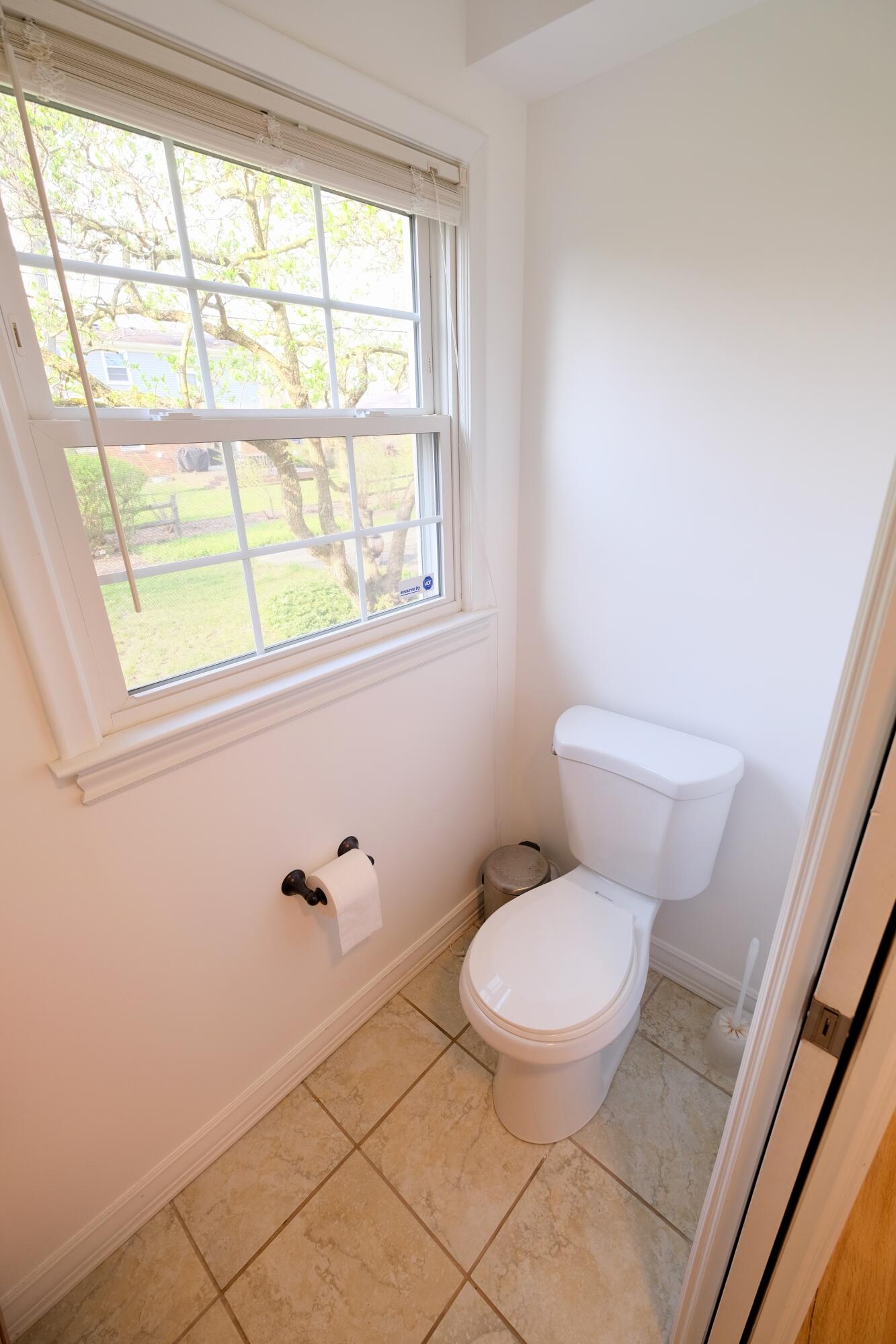 32272 Hearthstone Road Farmington Hills, MI 48334 - Photo 15 of 43 Downstairs Hallway - Half Bath - 4