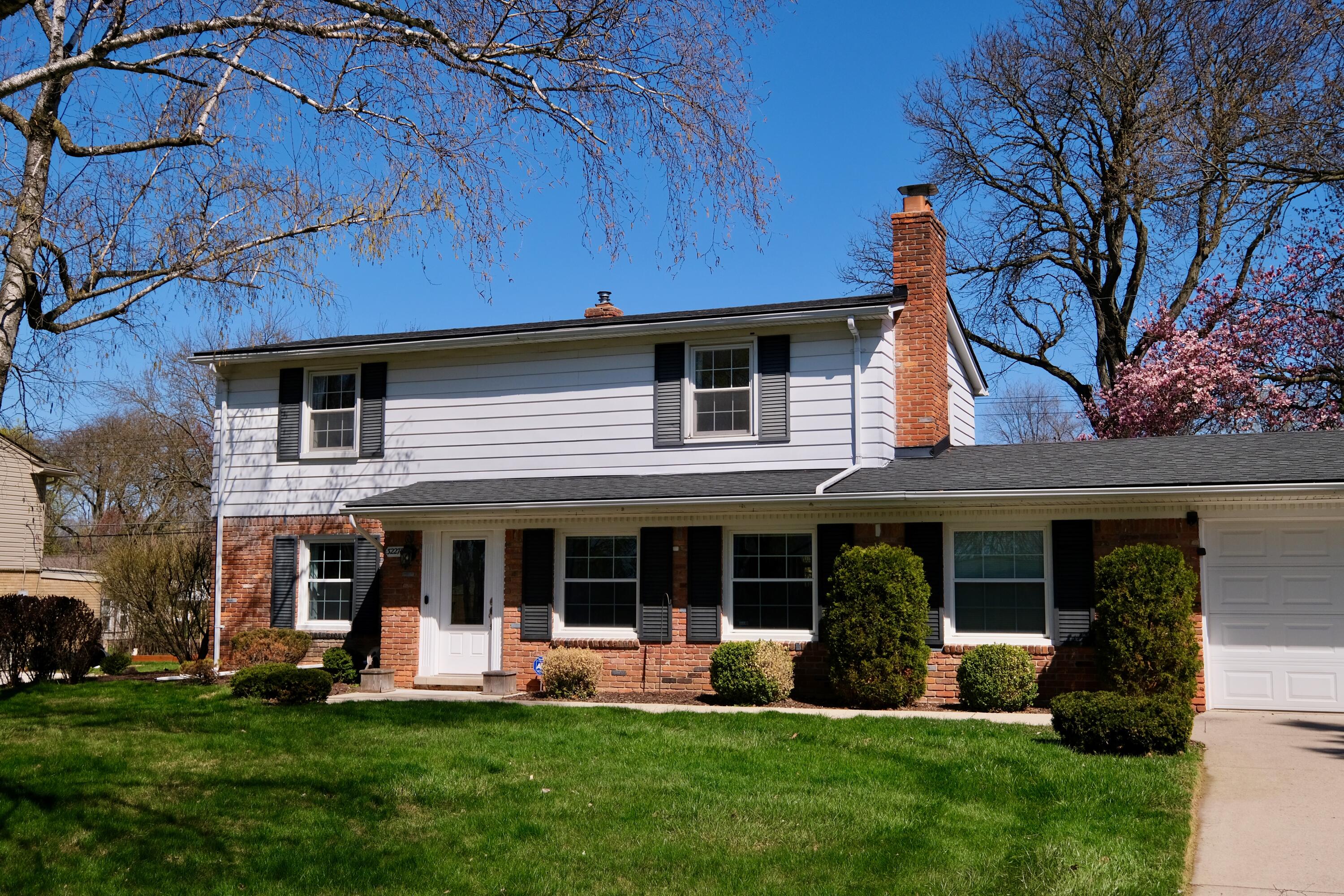 32272 Hearthstone Road Farmington Hills, MI 48334 - Photo 2 of 43 House - Front - 4