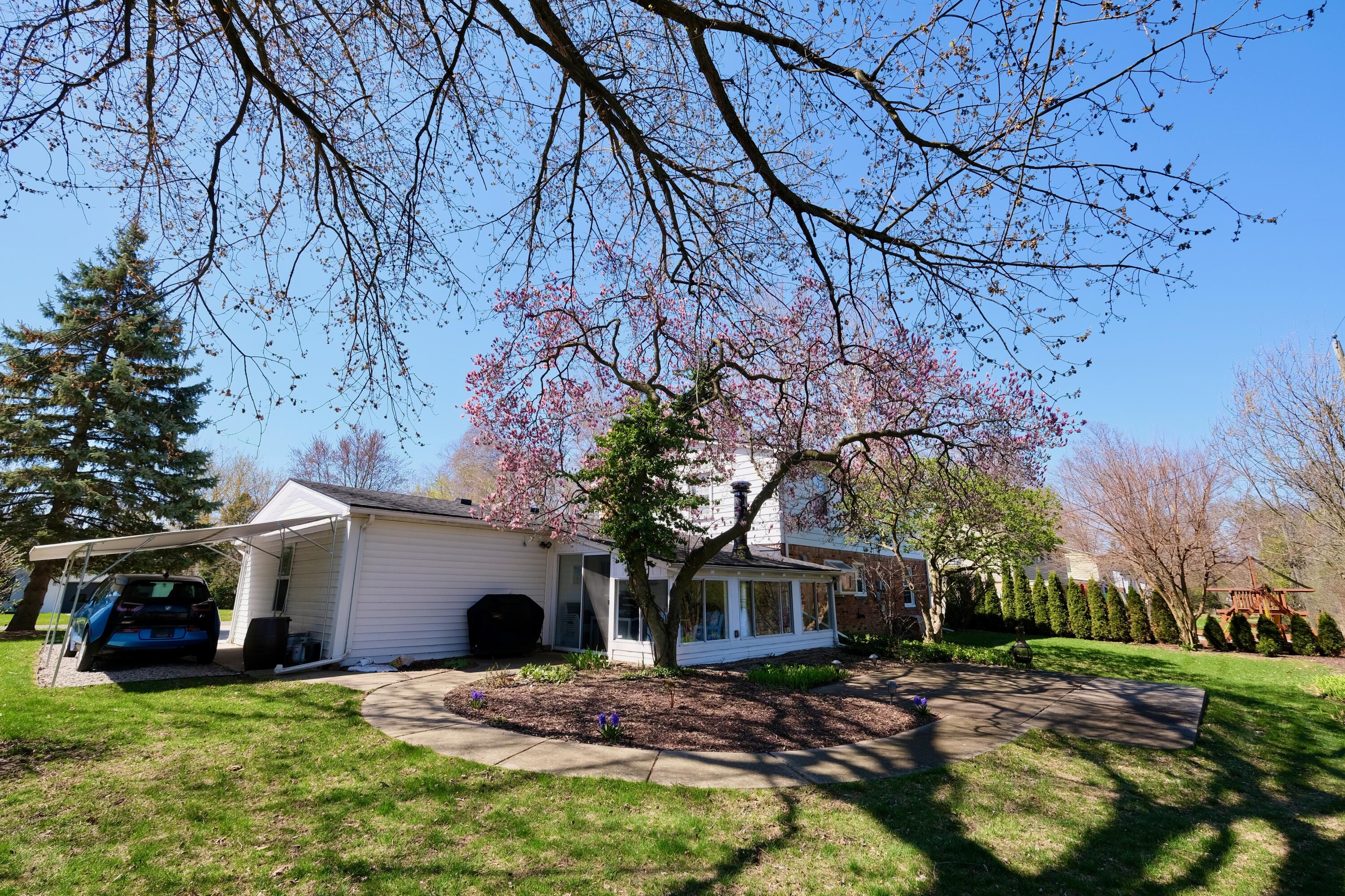 32272 Hearthstone Road Farmington Hills, MI 48334 - Photo 3 of 43 Backyard - Patio - 1