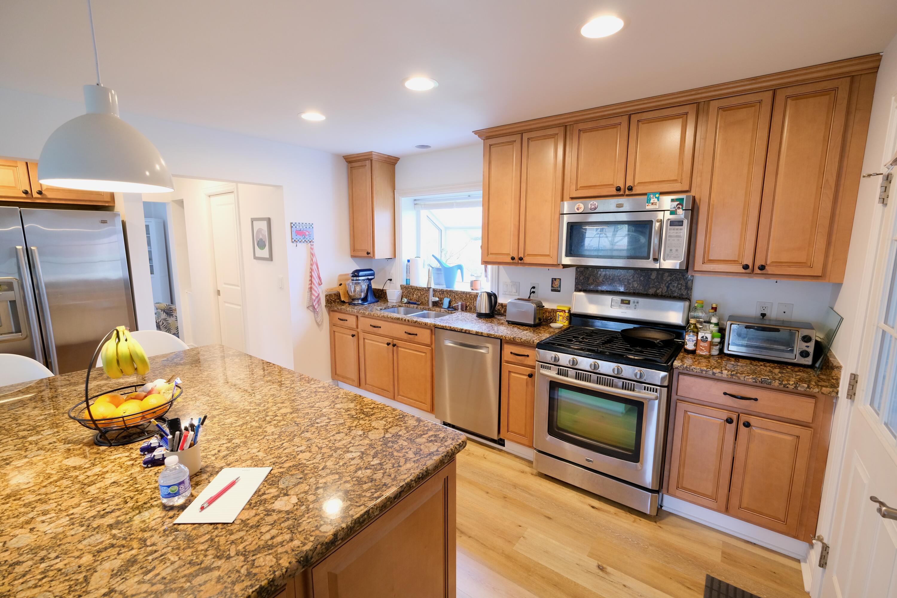 32272 Hearthstone Road Farmington Hills, MI 48334 - Photo 4 of 43 Kitchen - 1