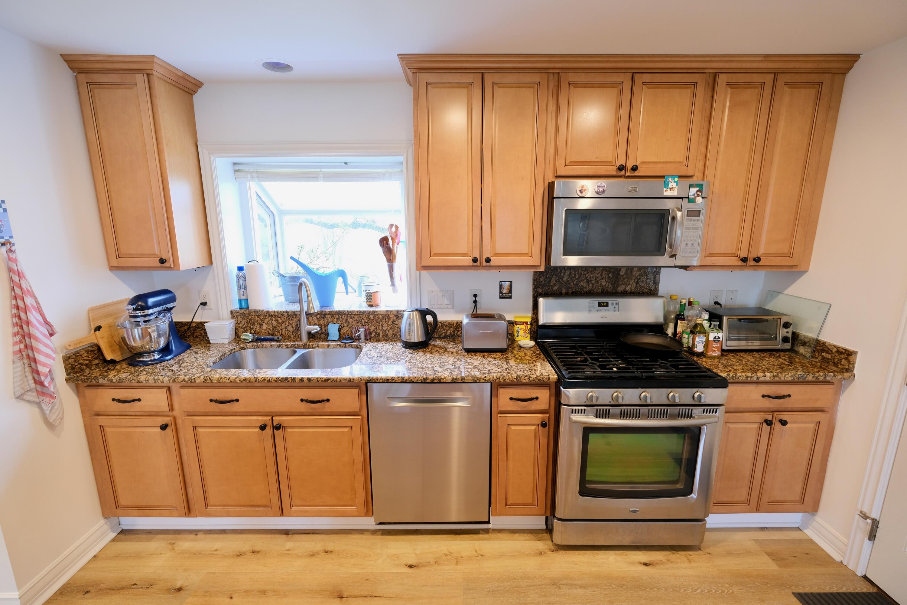 32272 Hearthstone Road Farmington Hills, MI 48334 - Photo 6 of 43 Kitchen - 5
