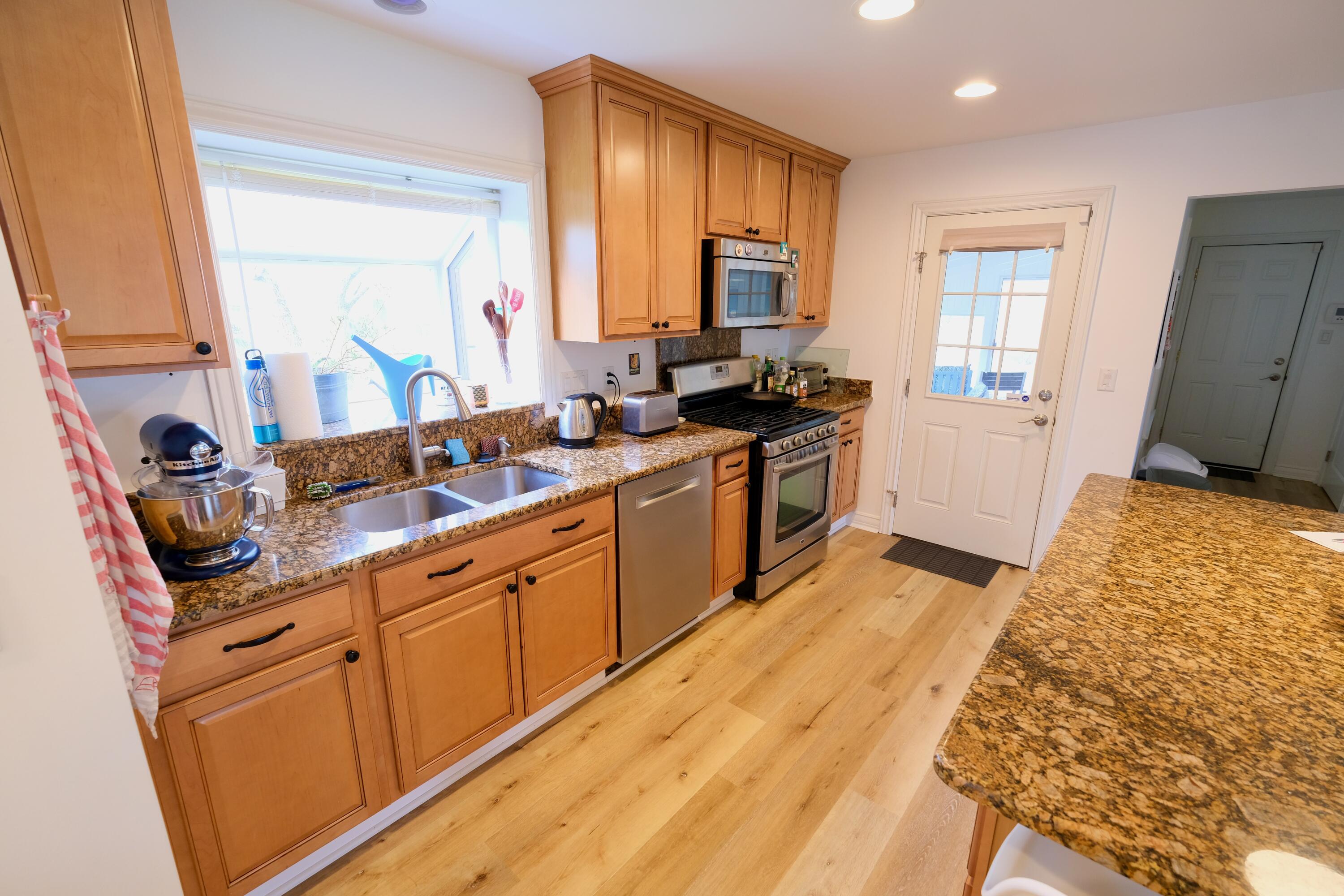 32272 Hearthstone Road Farmington Hills, MI 48334 - Photo 7 of 43 Kitchen - 6