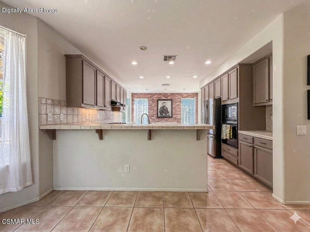 112 Forrester Court Simi Valley, CA 93065 - Photo 12 of 37