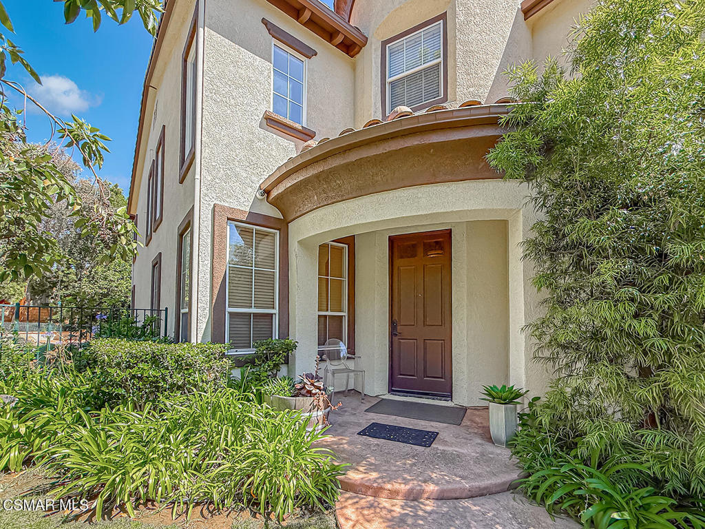 112 Forrester Court Simi Valley, CA 93065 - Photo 4 of 37