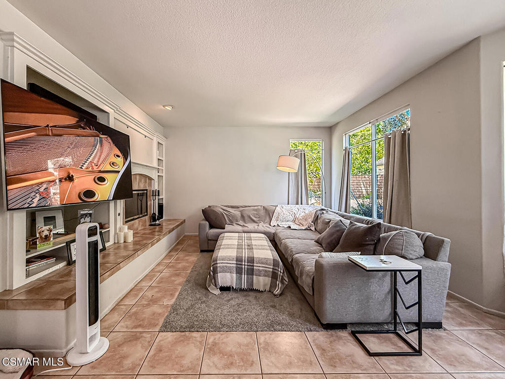 112 Forrester Court Simi Valley, CA 93065 - Photo 7 of 37