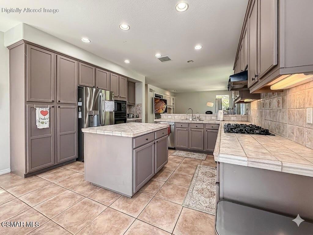 112 Forrester Court Simi Valley, CA 93065 - Photo 9 of 37